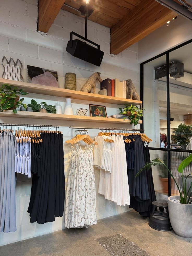 Boutiques & Clothing Stores